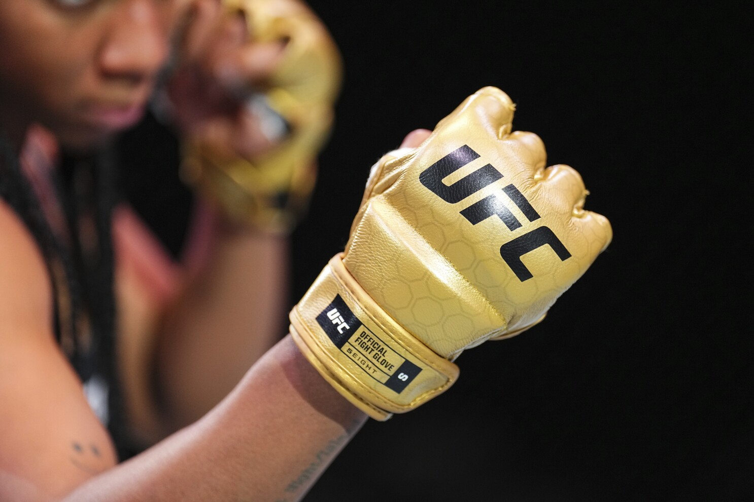 Ufc gloves weight cheap
